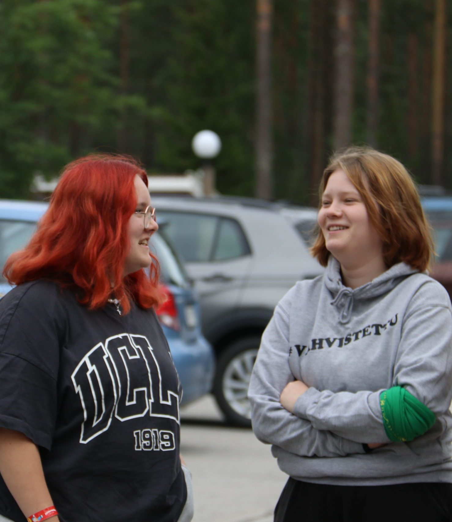 Iida ja Iidan kaveri Kuuloliiton leirillä.