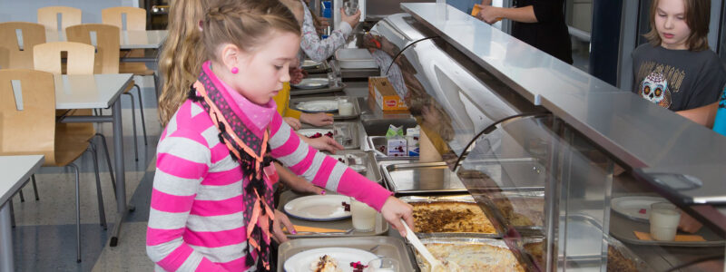 Kouluruokailu alakoulussa. Kuva: Rodeo.fi.